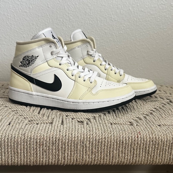 2022 Air Jordan 1 Mid Coconut Milk Women's. - Picture 3 of 9